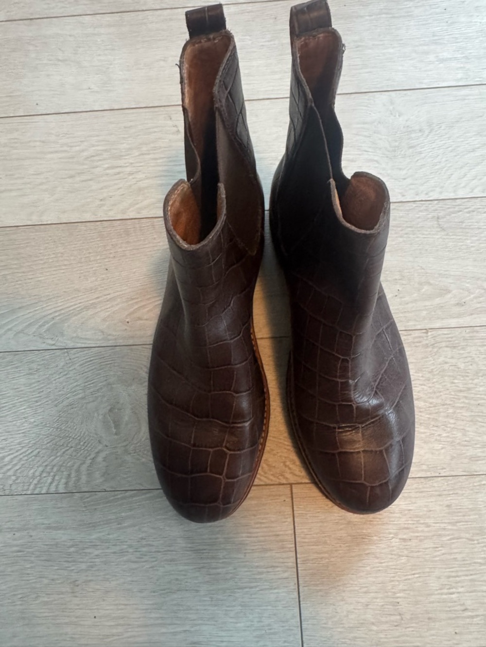 Madewell women’s Brown Croc-Texture Chelsea Boots